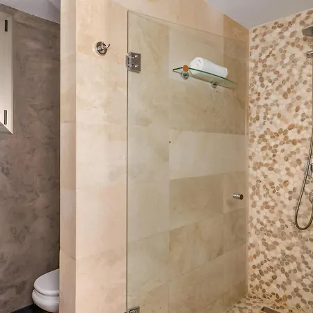 Paraiso De Bel Air By Lica Homes * Εστεπόνα
